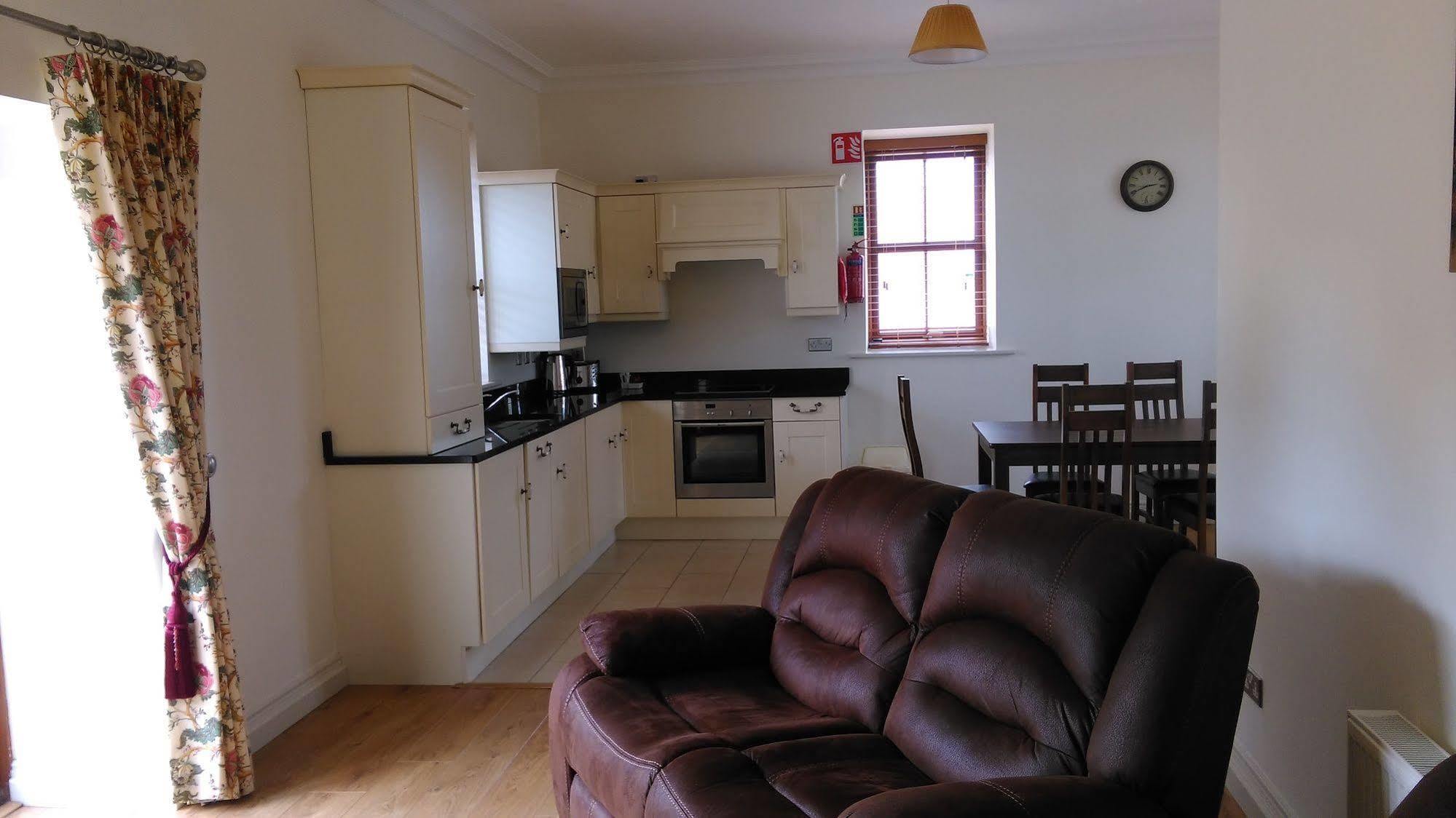 New Forest Estate Lodges Tyrrellspass 외부 사진